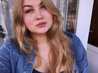 EbbyHoney - Show live nude with this athletic body Young lady 