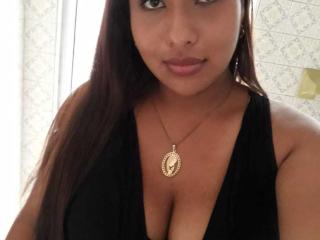Kendraa - Show hot with this latin american Young and sexy lady 