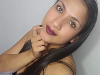 Mileidyy - Chat hard with a latin american MILF 