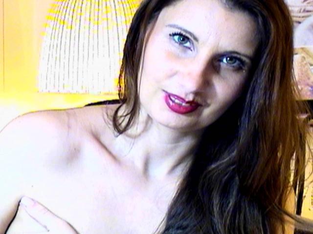 Sylena - Webcam hard avec une Femmes avec un grosse et belle poitrine  