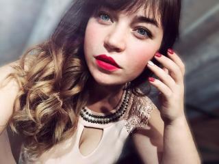 HaileyMilady - Web cam sexy with this European 18+ teen woman 