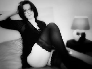 ValeriaDiamond - Chat live sex with this trimmed genital area Gorgeous lady 