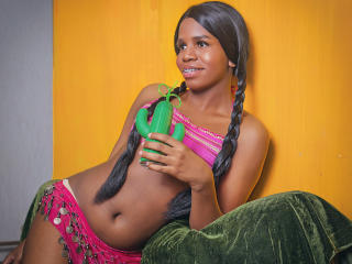 MissKylieJx - Show intime avec une Trans ebony sur le site Black-Cam 