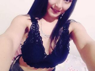 SexyRiannaX - Web cam hot with this lanky Girl 