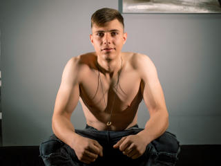 BrendanKnight - Live cam nude with a Horny gay lads with an herculean constitution 