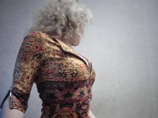 ZarynaAqua - Live cam sexy with this shaved pubis Gorgeous lady 