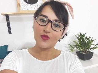 SweetMia - Live hard with a shaved vagina 18+ teen woman 