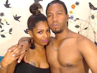 AAliciaAndZyann - Show live en direct avec ce Couple avec un corps d'hercule sur XLove.com 