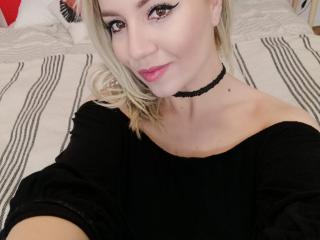 BlondieDee - chat online xXx with a athletic build Sexy girl 
