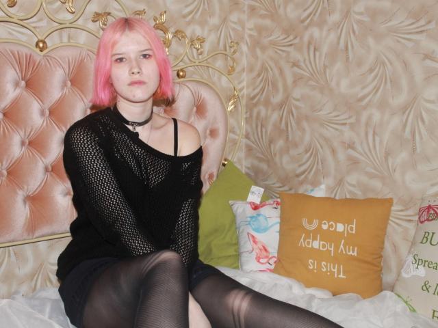PollyRose - Live nude with this Sexy girl 