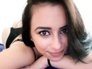 LaraNatlie - Webcam sex with a charcoal hair Young and sexy lady 