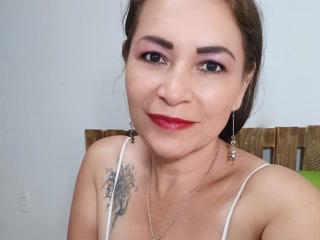 QuezNasty - Live cam sexy avec une Model mature latinas sur le service Matures.cam 