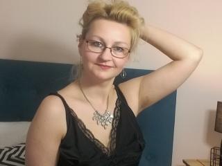 MiriamTRUE - Webcam live nude with a White Lady over 35 