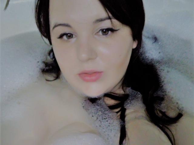 FancySweet - online chat hard with a shaved vagina Girl 