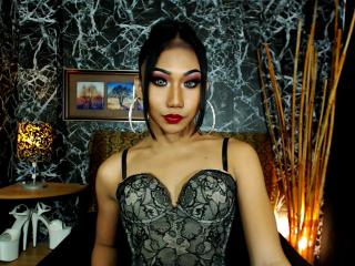 TheWildMajesty - Live chat hard avec cette Trans relativementfiliforme  