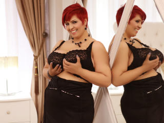 YourNaughtyHotWife - Show sexy avec une Mature avec des formes rondes  