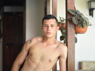 Wollfan - Chat live x with a latin Men sexually attracted to the same sex 