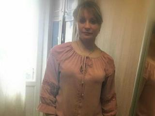 LaylaMorrey - Live x avec une Camgirl mature au décolleté idéal sur la plateforme Milf.cam 