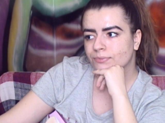 RoxanneK - Webcam live exciting with a russet hair Girl 