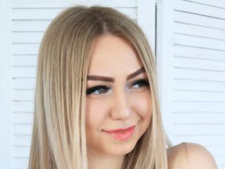 MissAmeliaM - online chat exciting with this European College hotties 