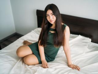 MaggyFlower - Live chat sexy with a 18+ teen woman with average boobs 