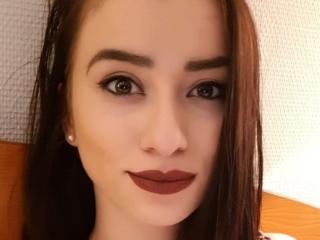 LaraNatlie - Live chat sexy with a Hot chicks with regular tits 