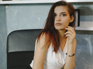 AmityV - Chat live intime avec cette Merveilleuse jeune jeune model en chaleur au sexe totalement tondu  