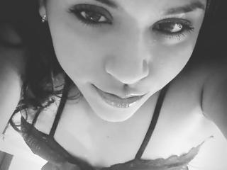 YayitaX - online chat exciting with a regular tit Girl 