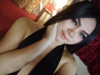 MissMondragon - Show live nude with a brunet Shemale 