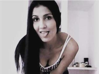 BurbujaSex - Chat live hot with this 18+ teen woman with standard titties 