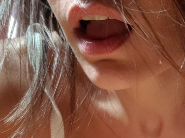 JuneLaFrenchie - פורנו בשידור חי ומצלמת סקס - 6476635