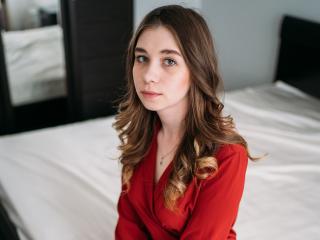 IlayaFlower - Live cam sex with this 18+ teen woman with average boobs 