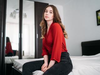 IlayaFlower - online chat porn with a average body 18+ teen woman 