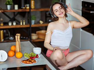 LilyCharming - Live chat hard with a so-so figure College hotties 