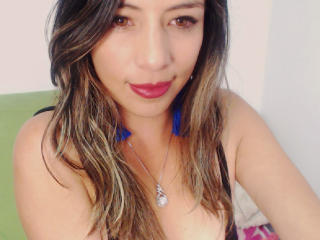 Sheinna - Webcam live exciting with this Young lady with small hooters 