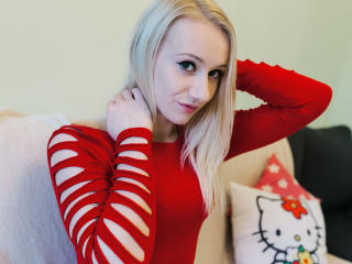 LisaMausi - Chat live sexy with a golden hair 18+ teen woman 