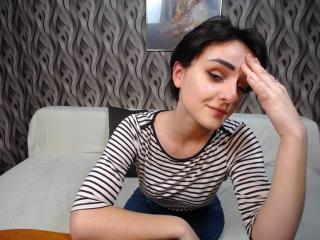 SimonaStark - Show live nude with this Young and sexy lady 
