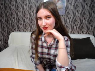 AdeleMessi - Webcam live hot with a College hotties 