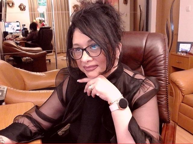 CuteKittyforLove - Webcam sexy avec cette Femme mûre avec une plastique sur Milf-Cam 