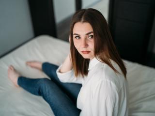 IlanaFlower - Chat porn with a standard body 18+ teen woman 