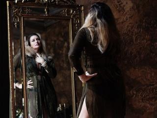 QueenRegina - Chat exciting with this enormous melon Sexy lady 
