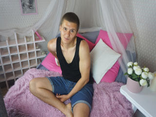 FeelLong - Live chat exciting with a being from Europe Homosexual couple 