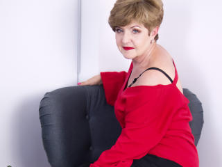 AnnetteSeducer - Cam sex avec cette Model mature avec des beaux gros seins sur la plateforme Matures cam 