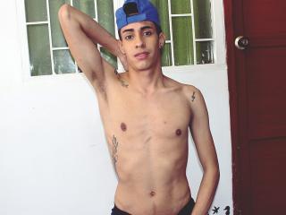 JosephChaude - Video chat nude with this latin Gays 