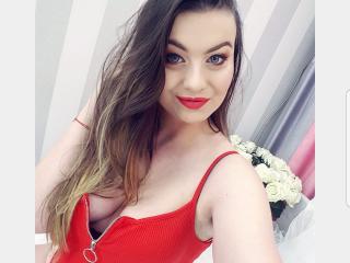 AmazingSheylla - Chat cam sexy avec une éclatante créature de rêve bien roulée rasée sur Xlove 