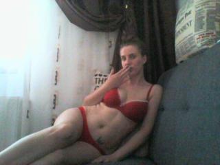 AnnaBelleFemme - Web cam x with a European Attractive woman 