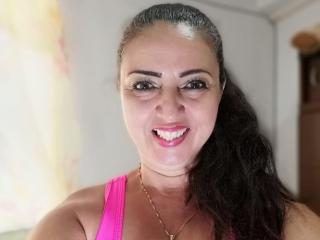 SweetieHelma - Webcam live xXx with this muscular physique Lady over 35 