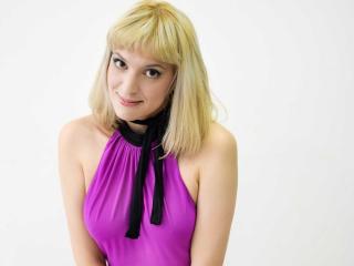MartinaSlavik - Show exciting with a shaved private part Sexy girl 