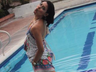 NastyNympho69 - Web cam hot avec une jeune bombe sexy adepte de fitness sur la plateforme Xlove 