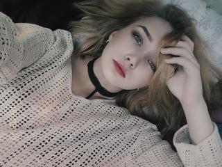 BlondiKim - Video chat sexy with this White Girl 